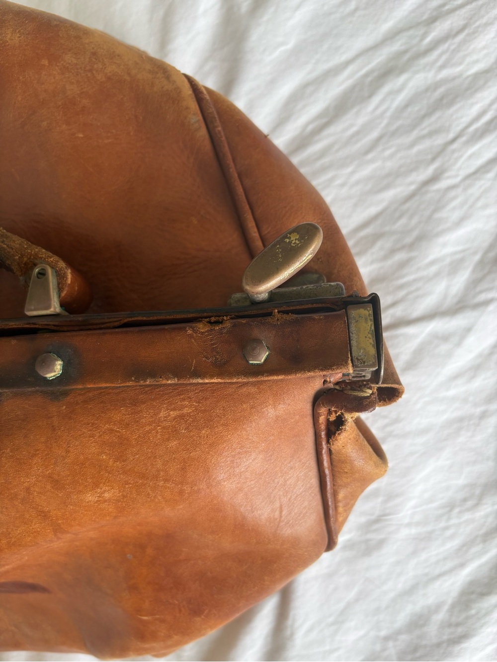Vintage 1930s/40s Leather Gladstone Doctor Bag Prop Restoration 13x11x10.5 As Is - Picture 5 of 16